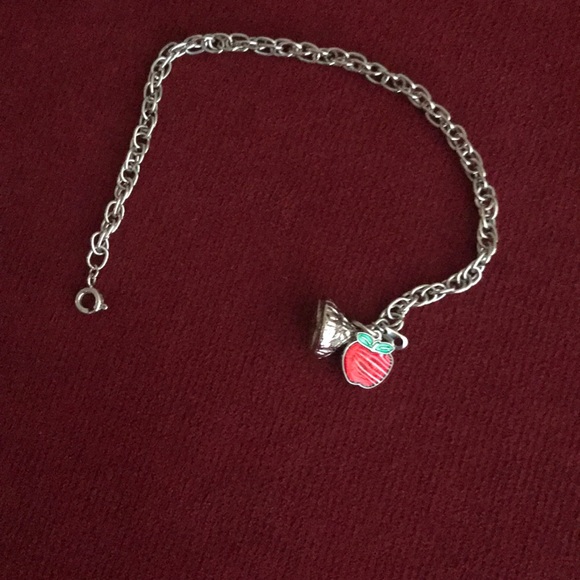 Big Apple 🍎 Cute Bracelet - Picture 2 of 3